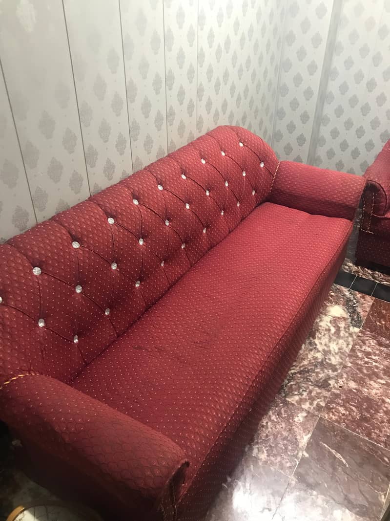 استعمال شدہ لیکن بہترین حالت میں صوفہ برائے فروخت"  1