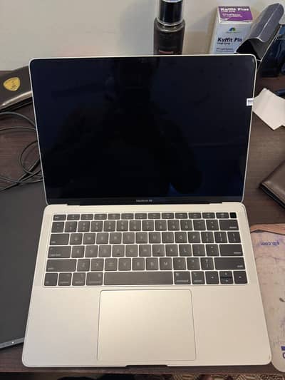 2019 MacBook Air (apple id locked ) 10/10 condition