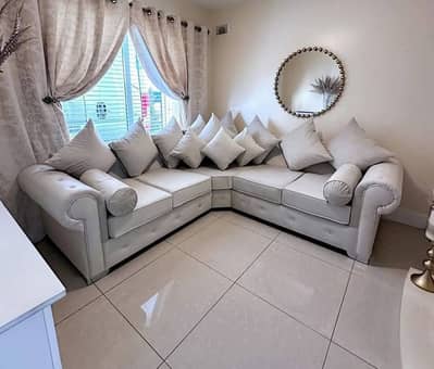 Nead femail office work online marketing on Facebook