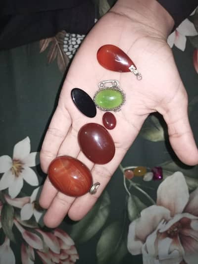 assalamu alaikum Mujhe Mera 18 stones sale karne hai