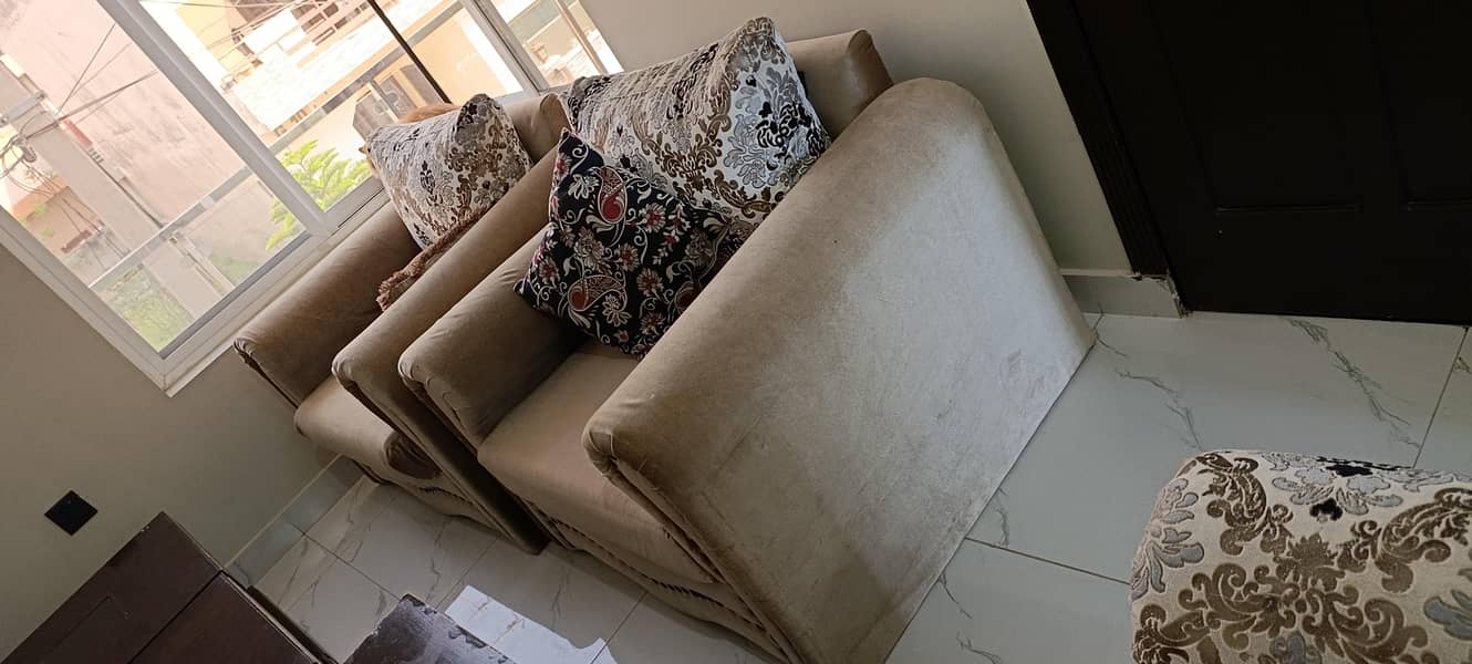 5 Seater Sofa set Solid wood like new 2