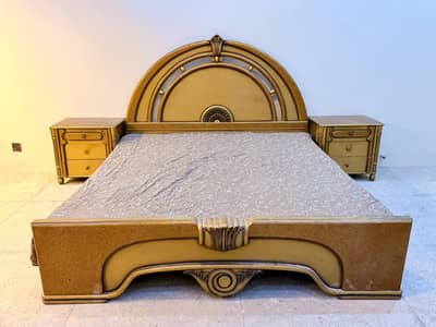 Wooden king bed 6x6.5