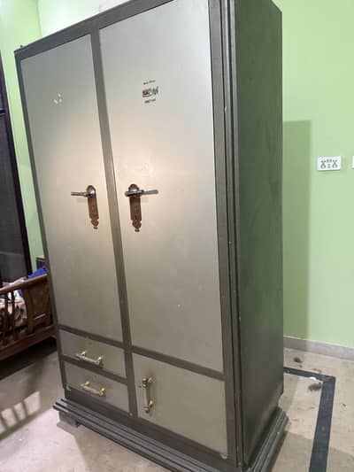 Safe Almari total original