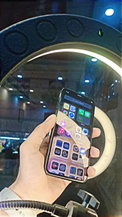 iPhone 11 pro factory unlocked