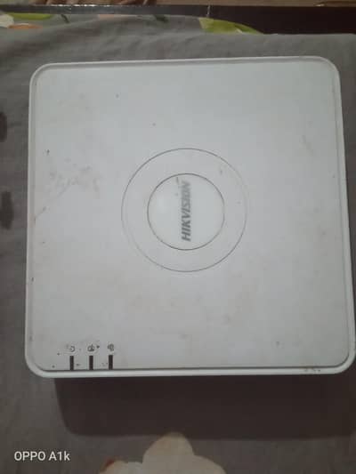 Dell LCD 24inch + dvr+harddisk 500gb. . . . USB. . HDMI. . . VGA. . . . cable. ok