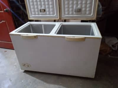 Waves Deep freezer 315 double door   8/10 condition  Working perfectl