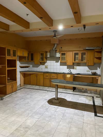 10 marla lower portion in nawab town