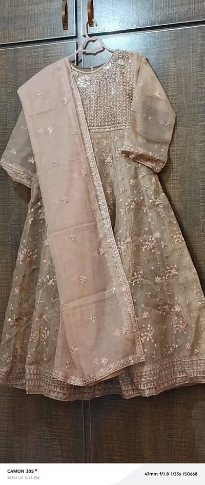 I'm. sale my maxy and sandal. bag