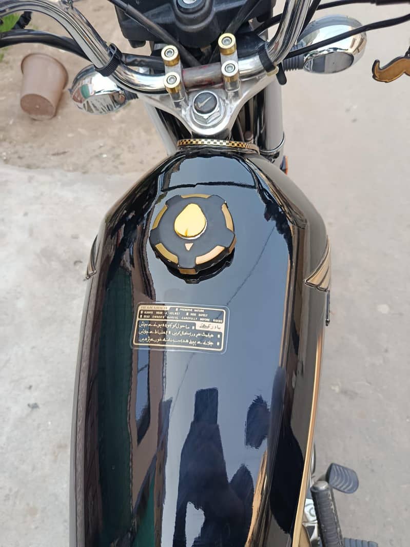 بہت کم استعمال کی ہے گھر سے اکیڈمی اکیڈمی سے اگر صاف ستھری ہے 1