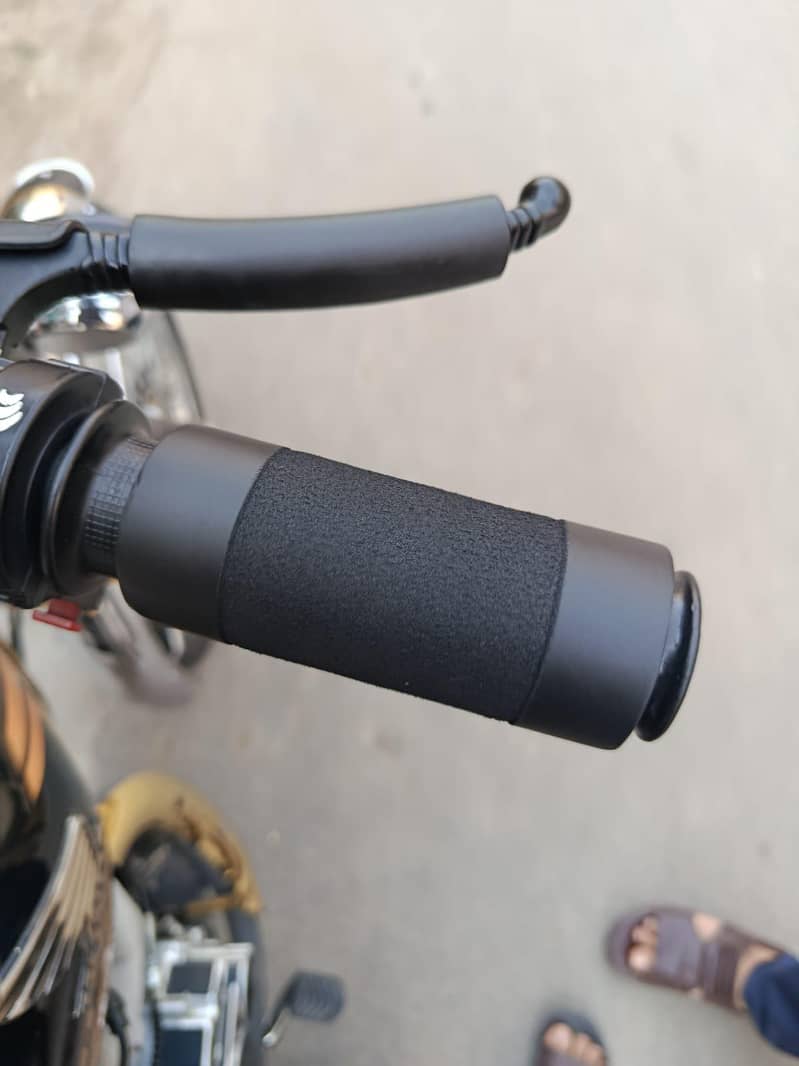 بہت کم استعمال کی ہے گھر سے اکیڈمی اکیڈمی سے اگر صاف ستھری ہے 2