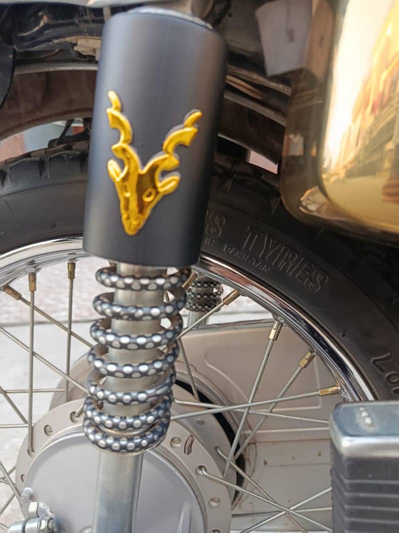 بہت کم استعمال کی ہے گھر سے اکیڈمی اکیڈمی سے اگر صاف ستھری ہے 3