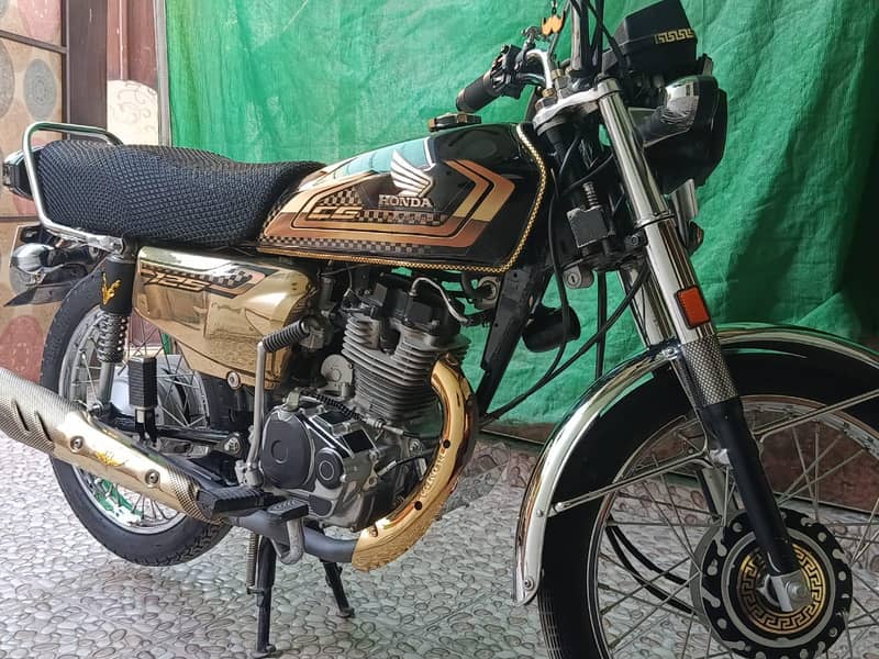 بہت کم استعمال کی ہے گھر سے اکیڈمی اکیڈمی سے اگر صاف ستھری ہے 6