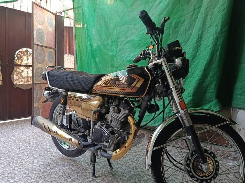 بہت کم استعمال کی ہے گھر سے اکیڈمی اکیڈمی سے اگر صاف ستھری ہے 7