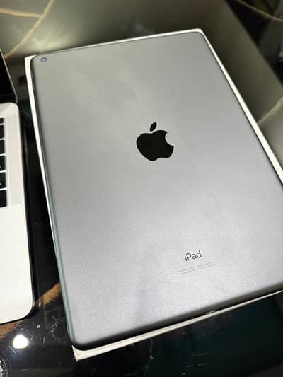 Ipad 7 generation with box 32gb