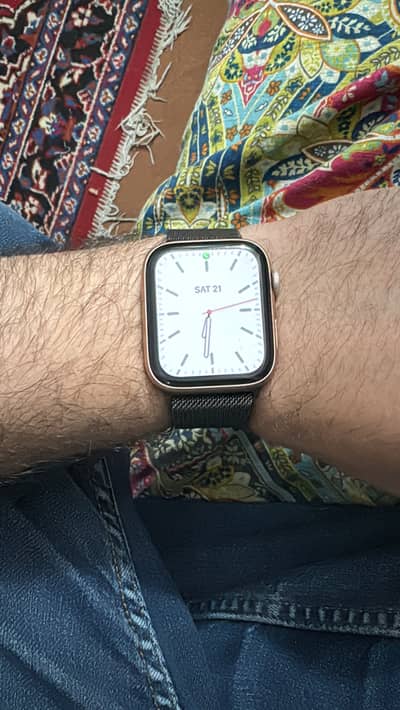 Apple watch series 5 44mm with box & charger