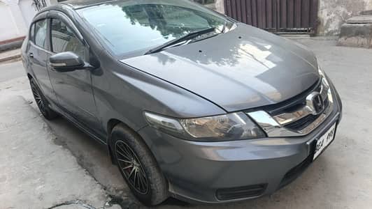 gari full shower hai bhr sy front aik side accident hai