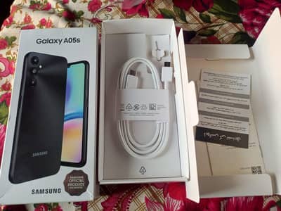 بلکل فریش کنڈیشن میں ہے 6ram اور 128gb میمری ہے جس بھائ نے لینا ہو وہ