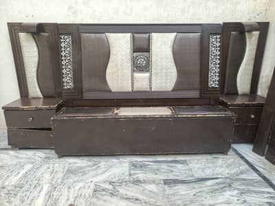 Wooden Master Size Bed with Side Tables & Dressing