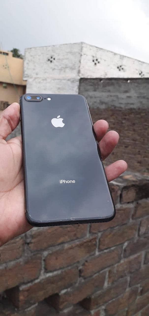 Apple iPhone 7 Plus 0