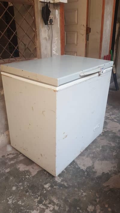 Dawlance deep freezer