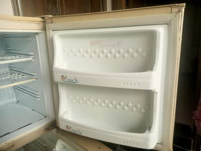 Dawlance Medium size fridge for sale