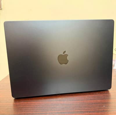 apple MacBook pro 16 M4