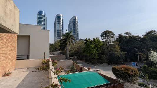 FOR RENT Fully Renovated 3 Beds Upper Portion With Separate Gate F_8/4