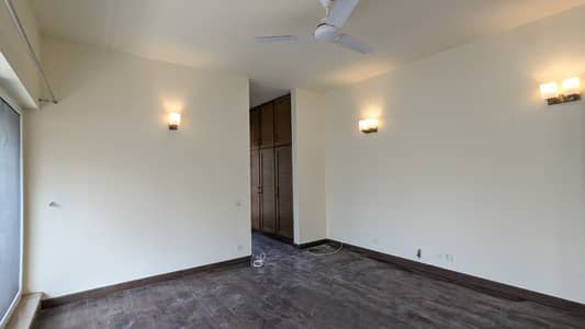 FOR RENT Fully Renovated 3 Beds Upper Portion With Separate Gate F_8/4