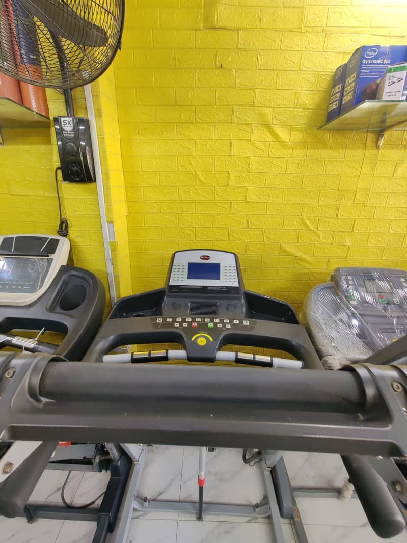 اعلی معیار کی کم استعمال شدہ جم اور فٹنیس مشین موجود ھیں 14