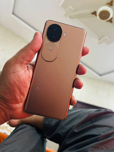 Vivo v40e 8 256gb with complete box