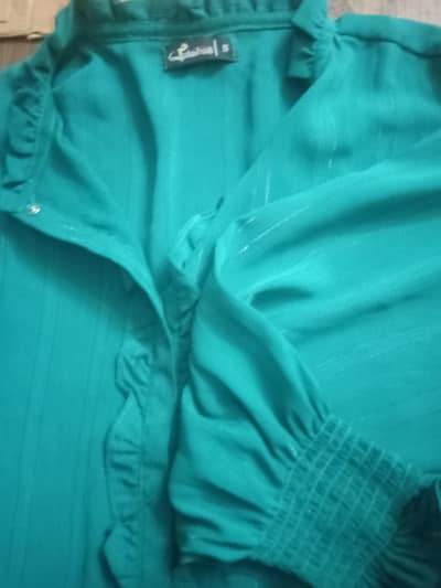 preloved tops medium size