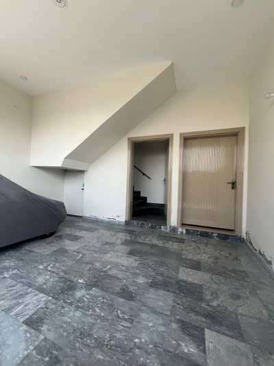 LDA AVENUE ONE 10 MARLA UPPER PORTION FOR RENT