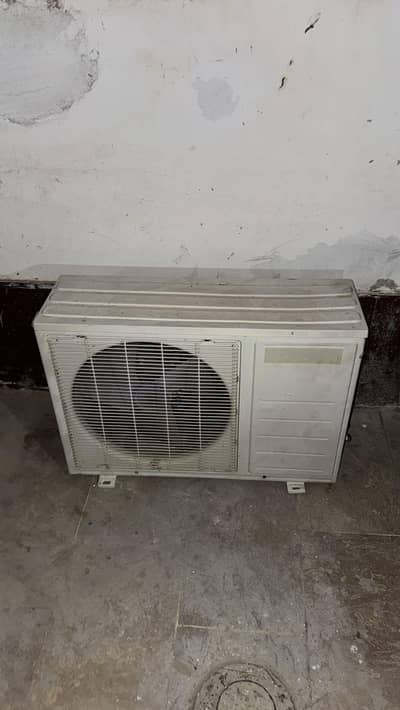 AC genieoun condition 1.5 ton  urgent sell