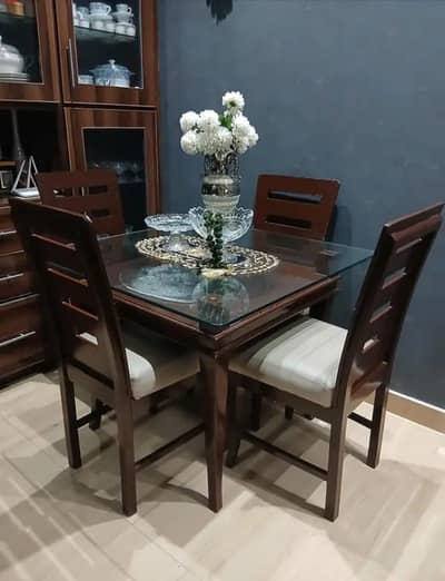 wooden dining table,smart dining table,4chairs dining table,