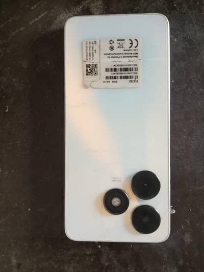 1 mobile or sath iska boxs hi