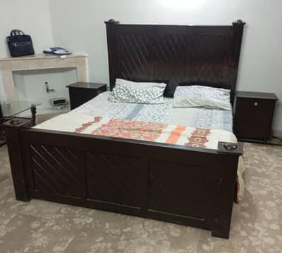 Bed / side tables / dressing table / mirror