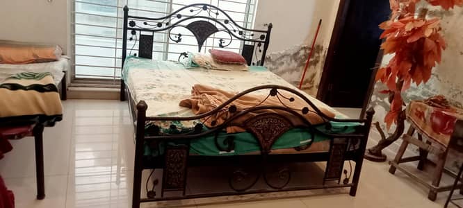 Do Adad Iron Beds