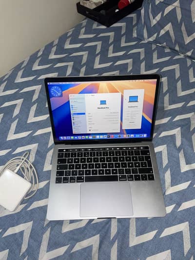 Apple macbook pro 2019 core i5 retina display