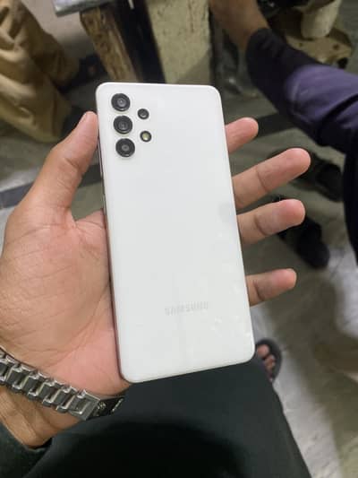 Panel change ha Lekin phone use ziada nai hua box b ha sath