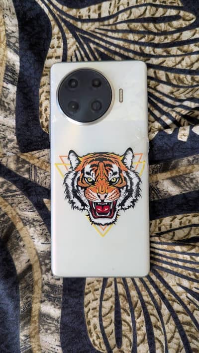 Tecno 20 pro plus box original cagr Sath urgent sel no open no rupir