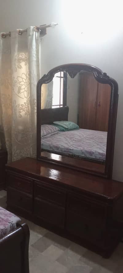 Wooden Dressing Table with Mirror – Good Condition – 10,000 PKR