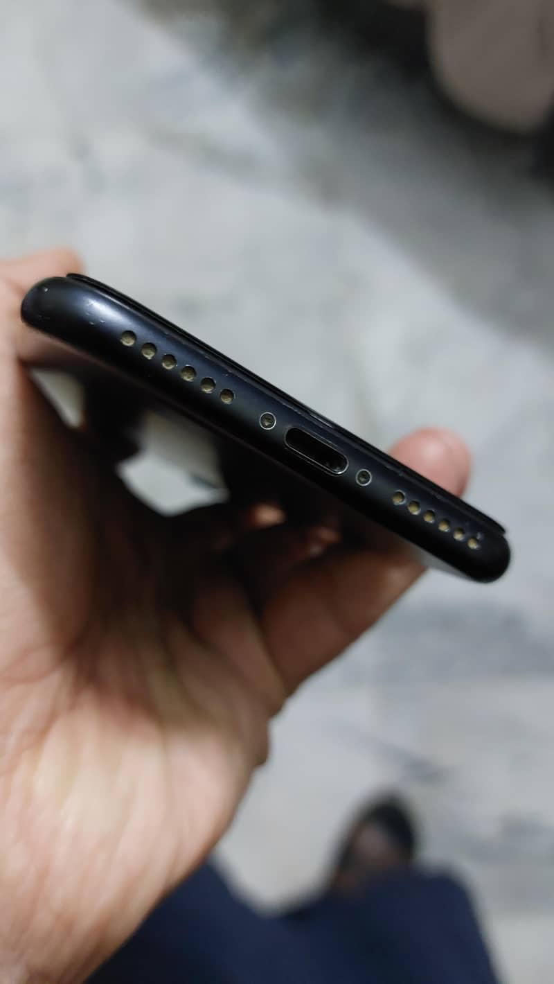 iphone 7 , mint condition 2