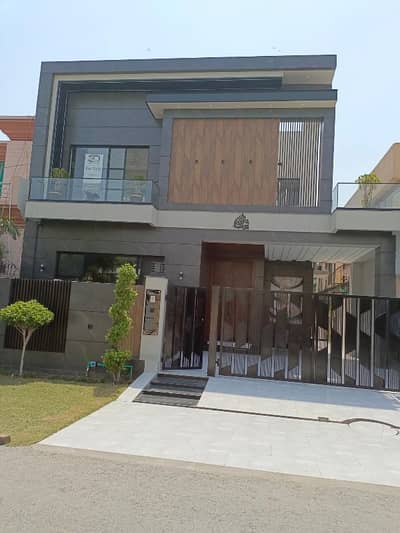10 Marla Modern Designs House for sale in DHA LAHORE Phase 4