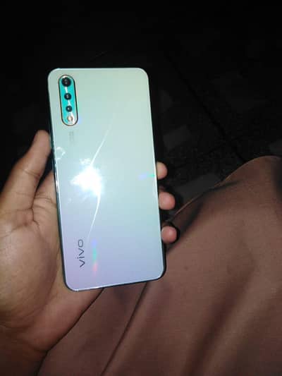 Vivo s1 indisplay Fingerprint phone