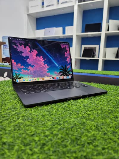 Macbook Pro M3 Pro 14 inch 18/1TB Space Black 189 Cycles with charger