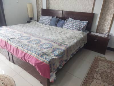 2 Single beds with side table and mattress