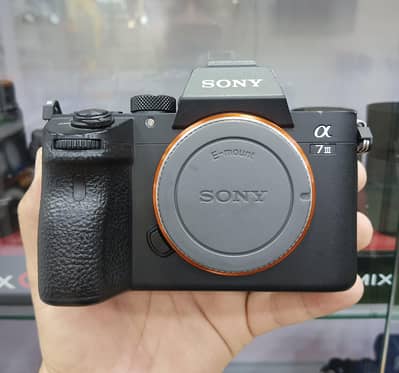 Sony A7iii mirrorless DSLR camera