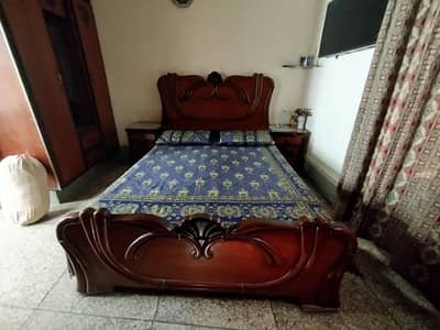 bed/ wooden bed/*mazboot bed hay bilkul hilta nae hay