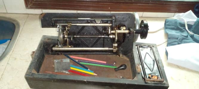 Salika sewing machine 100 % original.