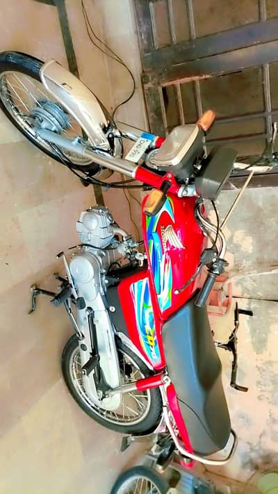 Honda CD 70 Islamabad num first onwer pack enjen total jenion.
